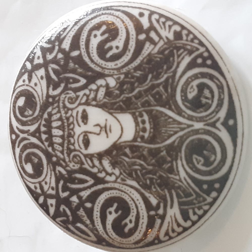 Brigantia Rare Vintage Celtic 1.5" Brooch Cream/Blk Scotland Horizon Porcelain